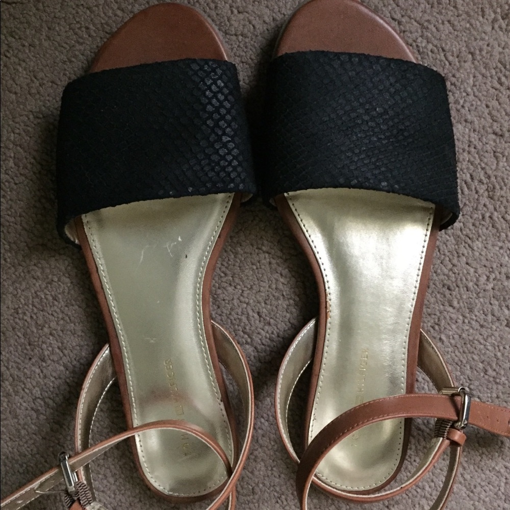 Tommy Hilfiger snake print wrap around sandal. - Picture 3 of 3